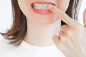 女性の口元